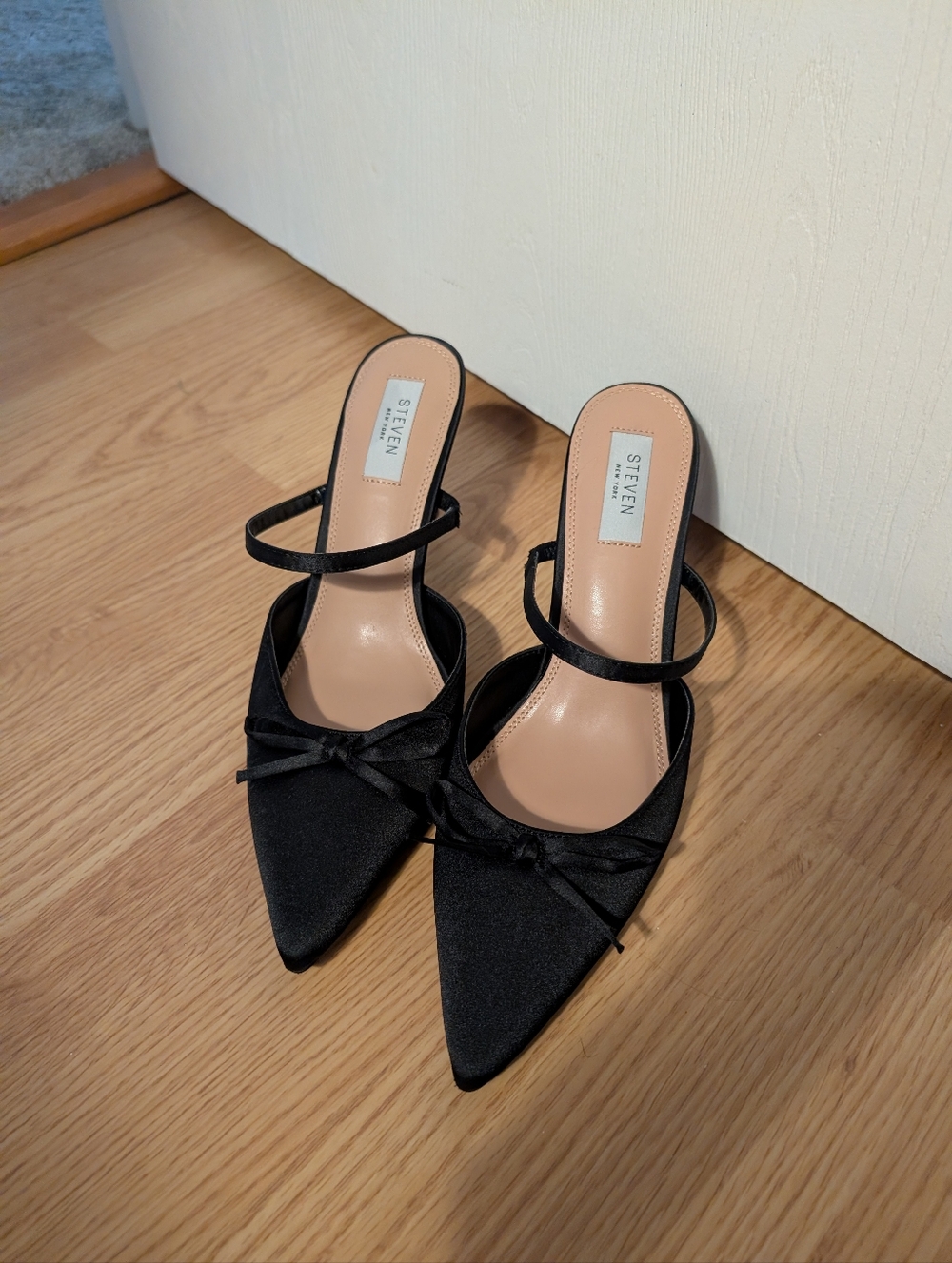 Steven NY Black Satin 4in Stilleto Size 9